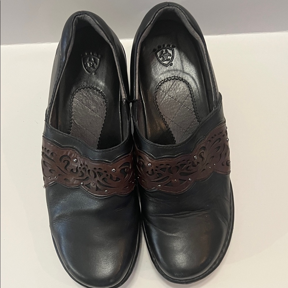 Ariat Tambour leather Women's Black clogs with a brown laser-cut overlay
Sz 8.5 - Picture 2 of 14